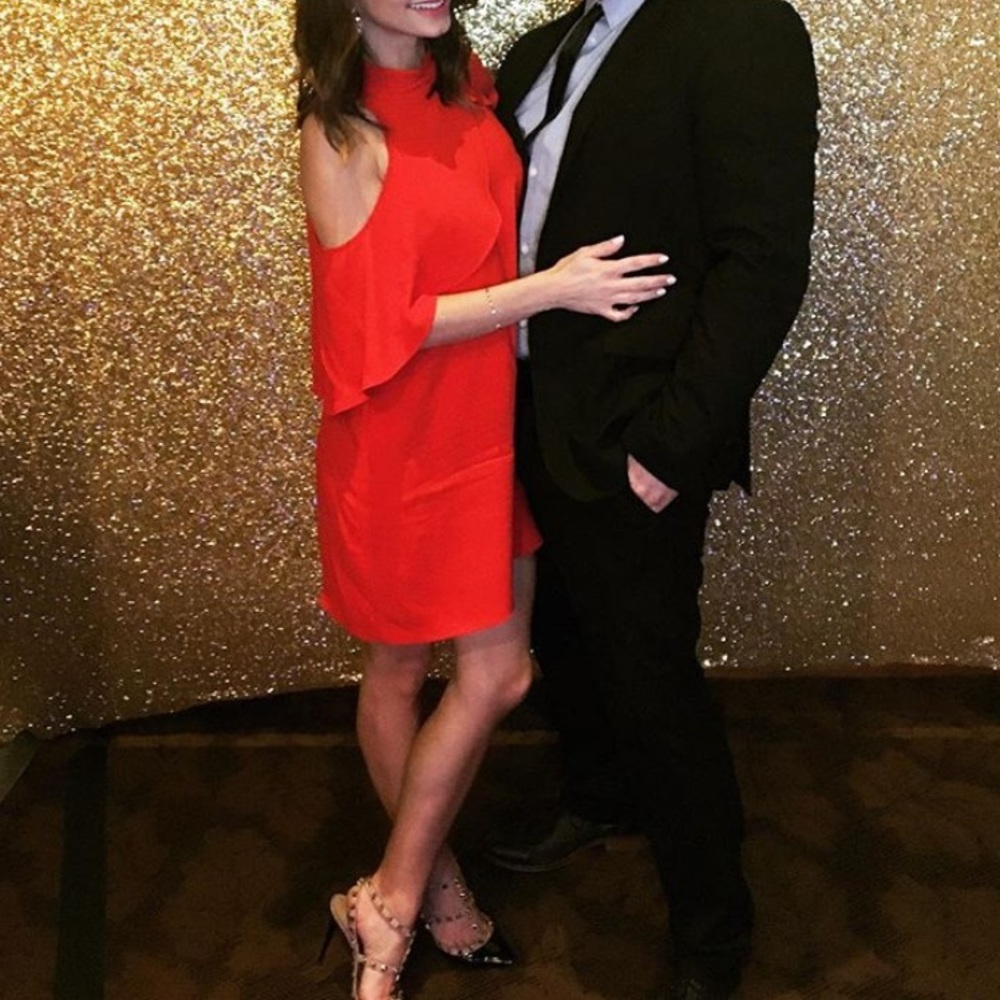 Gorgeous silky red dress - Picture 2 of 8